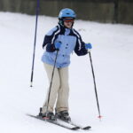 04.02.2017 Krajno. Zawody narciarskie o Puchar Radia Kielce. Zjazd VIP-ów i rozdanie nagród. Jedzie wojewoda Agata Wojtyszek. / Jarosław Kubalski / Radio Kielce