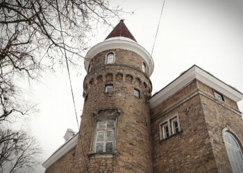 Pałacowy pustostan doczeka się remontu? Starostwo zapewnia, że tak