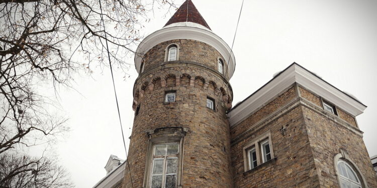 Pałacowy pustostan doczeka się remontu? Starostwo zapewnia, że tak