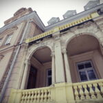 Łopuszno. Pałac Dobieckich gdzie mieści się Zespół Szkół Ponadgimnazjalnych nr 5 / Fot. Jarosław Kubalski - Radio Kielce