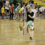 07.02.2017 Kielce. Dzieci i młodzież ze świetlic środowiskowych trenują w Hali Legionów pod okiem trenerów Korony w ramach akcji "Super trenerzy dla super młodzieży". / Jarosław Kubalski / Radio Kielce