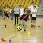 07.02.2017 Kielce. Dzieci i młodzież ze świetlic środowiskowych trenują w Hali Legionów pod okiem trenerów Korony w ramach akcji "Super trenerzy dla super młodzieży". / Jarosław Kubalski / Radio Kielce