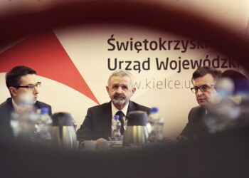 10.02.2017 Kielce. Konferencja prasowa z udziałem kuratora Kazimierza Mądzika w w sprawie nowej sieci szkół. / Jarosław Kubalski / Radio Kielce