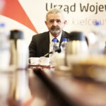 10.02.2017 Kielce. Konferencja prasowa z udziałem kuratora Kazimierza Mądzika w w sprawie nowej sieci szkół. / Jarosław Kubalski / Radio Kielce