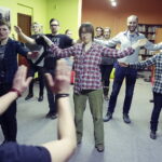 10.02.2017 Kielce. Wolontariusze z Regionalnego Centrum Wolontariatu tańczą przeciwko przemocy wobec kobiet. / Jarosław Kubalski / Radio Kielce