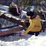10.02.2017 Kielce. Rocznica masowych deportacji ludności polskiej w głąb ZSRR - uroczystość przed Pomnikiem Sybiraków i Pomnikiem Katyńskim. / Jarosław Kubalski / Radio Kielce