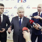 13.02.2017 Kielce. Senator Krzysztof Słoń, poseł Krzysztof Lipiec i Marcin Perz, Prezes Zarzadu SSE Starachowicep podczas konferencji prasowej / Jarosław Kubalski / Radio Kielce