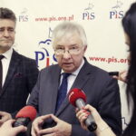 13.02.2017 Kielce. Senator Krzysztof Słoń i poseł Krzysztof Lipiec podczas konferencji prasowej / Jarosław Kubalski / Radio Kielce