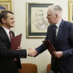 17.02.2017 Kielce. Minister Nauki i Szkolnictwa Wyższego Jarosław Gowin podpisał umowę z UJK na dofinansowanie budowy Centrum Komunikacji Medialnej. / Jarosław Kubalski / Radio Kielce