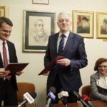 17.02.2017 Kielce. Minister Nauki i Szkolnictwa Wyższego Jarosław Gowin podpisał umowę z UJK na dofinansowanie budowy Centrum Komunikacji Medialnej. / Jarosław Kubalski / Radio Kielce