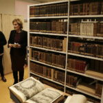 27.02.2017 Kielce. Wojewódzka Biblioteka Publiczna. kolekcja rodziny Deskurów z Sancygniowa zaliczona do narodowego zasobu bibliotecznego. / Jarosław Kubalski / Radio Kielce