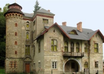 pałac w Wiązownicy Kolonii / wikimedia