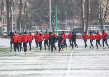 9.1.2017 Kielce. Pierwszy w 2017 roku trening piłkarzy Korony Kielce / Wojciech Habdas / Radio Kielce