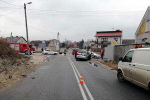 Wypadek na skrzyżowaniu w Rakowie w powiecie kieleckim / KWP Kielce