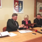 Ostrowiec. Podpisanie umowy o utworzenie klasy patronackiej (30 marca 2017 r) / Kalina Łabuz / Radio Kielce