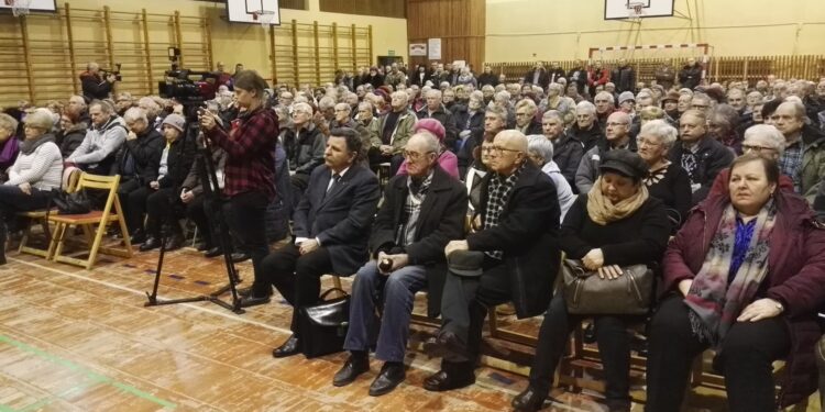Spotkanie mieszkańców z zarządem spółdzielni Hutnik (18 stycznia 2017 r) / Kalina Łabuz / Radio Kielce