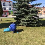 Staszów. Prace porządkowe przed wizytą Prezydenta RP (29 marca 2017 r) / Grażyna Szlęzak - Wójcik / Radio Kielce