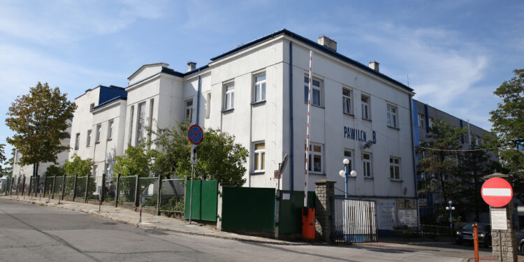 Poprzednia siedziba szpitala dziecięcego przy Langiewicza w Kielcach (16 września 2015 r.) / Piotr Michalski / Radio Kielce