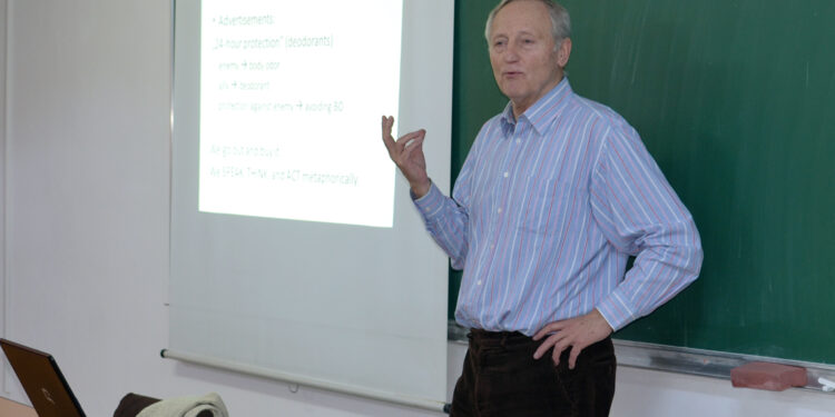 profesor Zoltán Kövecses / mnyt.partium.ro