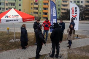 Program Radia Kielce i TVP3 Kielce „Interwencja”: mieszkańcy kieleckiego osiedla Na Stoku domagają się przebudowy ulicy Orląt Lwowskich i jej skrzyżowania z ulicą Piłsudskiego / Grzegorz Jamka / Radio Kielce