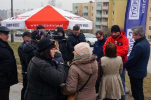 Program Radia Kielce i TVP3 Kielce „Interwencja”: mieszkańcy kieleckiego osiedla Na Stoku domagają się przebudowy ulicy Orląt Lwowskich i jej skrzyżowania z ulicą Piłsudskiego / Grzegorz Jamka / Radio Kielce