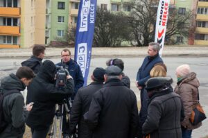 Program Radia Kielce i TVP3 Kielce „Interwencja”: mieszkańcy kieleckiego osiedla Na Stoku domagają się przebudowy ulicy Orląt Lwowskich i jej skrzyżowania z ulicą Piłsudskiego / Grzegorz Jamka / Radio Kielce