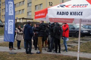 Program Radia Kielce i TVP3 Kielce „Interwencja”: mieszkańcy kieleckiego osiedla Na Stoku domagają się przebudowy ulicy Orląt Lwowskich i jej skrzyżowania z ulicą Piłsudskiego / Grzegorz Jamka / Radio Kielce