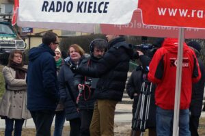 Program Radia Kielce i TVP3 Kielce „Interwencja”: mieszkańcy kieleckiego osiedla Na Stoku domagają się przebudowy ulicy Orląt Lwowskich i jej skrzyżowania z ulicą Piłsudskiego / Grzegorz Jamka / Radio Kielce