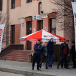 Jędrzejów - program „Interwencja”. Z powodu konfliktu przewoźników między Kielcami i Jędrzejowem kursuje mniej busów. Pasażerowie mają problem z dotarciem do pracy i szkoły. / Grzegorz Jamka / Radio Kielce