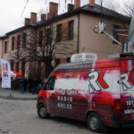 Jędrzejów - program „Interwencja”. Z powodu konfliktu przewoźników między Kielcami i Jędrzejowem kursuje mniej busów. Pasażerowie mają problem z dotarciem do pracy i szkoły. / Grzegorz Jamka / Radio Kielce