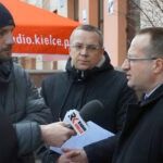 Jędrzejów - program „Interwencja”. Z powodu konfliktu przewoźników między Kielcami i Jędrzejowem kursuje mniej busów. Pasażerowie mają problem z dotarciem do pracy i szkoły. / Grzegorz Jamka / Radio Kielce