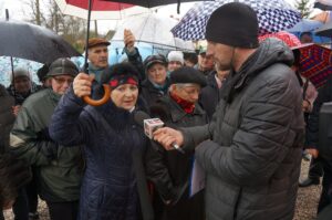 Interwencja. Mieszkańcy Piasku Wielkiego w gminie Nowy Korczyn protestują przeciwko budowie biogazowni / Krzysztof Bujnowicz / Radio Kielce