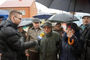 Interwencja. Mieszkańcy Piasku Wielkiego w gminie Nowy Korczyn protestują przeciwko budowie biogazowni / Krzysztof Bujnowicz / Radio Kielce