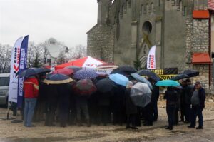 Interwencja. Mieszkańcy Piasku Wielkiego w gminie Nowy Korczyn protestują przeciwko budowie biogazowni / Krzysztof Bujnowicz / Radio Kielce