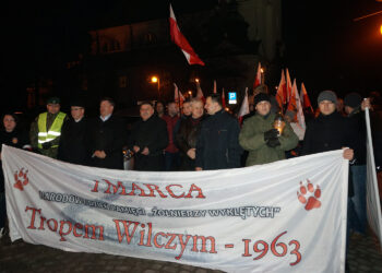 Ostrowiec Świętokrzyski upamiętnił Żołnierzy Wyklętych marszem „Tropem Wilczym 1963” / Kalina Łabuz / Radio Kielce