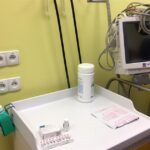 16.03.2017 Kielce. W Świętokrzyskim Centrum Pediatrii uruchomiono salę, w której wykonywane będą zabiegi usuwania zmian naczyniowych na skórze, przy użyciu laserów / Iwona Murawska / Radio Kielce