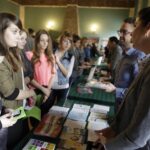 Targi pracy w Wojewódzkim Domu Kultury w Kielcach / Jarosław Kubalski / Radio Kielce