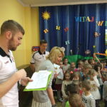 22.03.2017 Kielce. Piłkarze Korony odwiedzili w środę Przedszkole Samorządowe nr 25 w Kielcach. / Rafał Szymczyk / Radio Kielce