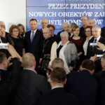 Warszawa. Prezydent RP Andrzej Duda wpisał nowe obiekty na listę Zabytków Historii. Są wśród nich Święty Krzyż oraz zespół opactwa cystersów w Wąchocku (15.03.2017 r.) / Jarosław Kubalski / Radio Kielce