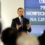 Warszawa. Prezydent RP Andrzej Duda wpisał nowe obiekty na listę Zabytków Historii. Są wśród nich Święty Krzyż oraz zespół opactwa cystersów w Wąchocku (15.03.2017 r.) / Jarosław Kubalski / Radio Kielce