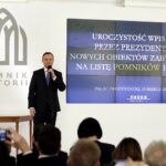 Warszawa. Prezydent RP Andrzej Duda wpisał nowe obiekty na listę Zabytków Historii. Są wśród nich Święty Krzyż oraz zespół opactwa cystersów w Wąchocku (15.03.2017 r.) / Jarosław Kubalski / Radio Kielce