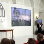 Warszawa. Prezydent RP Andrzej Duda wpisał nowe obiekty na listę Zabytków Historii. Są wśród nich Święty Krzyż oraz zespół opactwa cystersów w Wąchocku (15.03.2017 r.) / Jarosław Kubalski / Radio Kielce