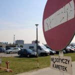 "Interwencja": Komunikacyjny problem Świętokrzyskiego Centrum Onkologii / Grzegorz Jamka - Radio Kielce / Parking przed Świętokrzyskim Centrum Onkologii w Kielcach