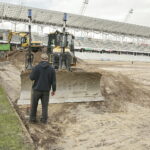 07.03.2017 Kielce. Wymiana murawy na Kolporter Arenie. / Jarosław Kubalski / Radio Kielce