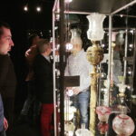 08.03.2017 Kielce. KCK. Wernisaż wystawy „Zabytkowe Lampy Naftowe” z kolekcji Lucjana Gruszki. / Jarosław Kubalski / Radio Kielce