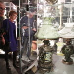 08.03.2017 Kielce. KCK. Wernisaż wystawy „Zabytkowe Lampy Naftowe” z kolekcji Lucjana Gruszki. / Jarosław Kubalski / Radio Kielce