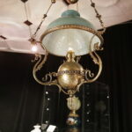 08.03.2017 Kielce. KCK. Wernisaż wystawy „Zabytkowe Lampy Naftowe” z kolekcji Lucjana Gruszki. / Jarosław Kubalski / Radio Kielce