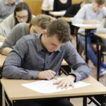 08.03.2017 Kielce. IV LO. Próbna matura z języka polskiego. / Jarosław Kubalski / Radio Kielce