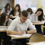 08.03.2017 Kielce. IV LO. Próbna matura z języka polskiego. / Jarosław Kubalski / Radio Kielce