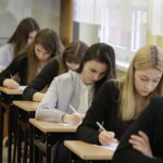 08.03.2017 Kielce. IV LO. Próbna matura z języka polskiego. / Jarosław Kubalski / Radio Kielce